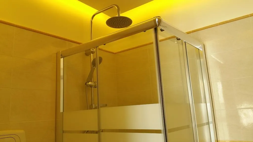 Chris Apartment 조이오사마레아 0*,